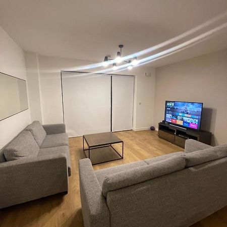 Private Room In A New Shared Apartment Мэйнут Экстерьер фото
