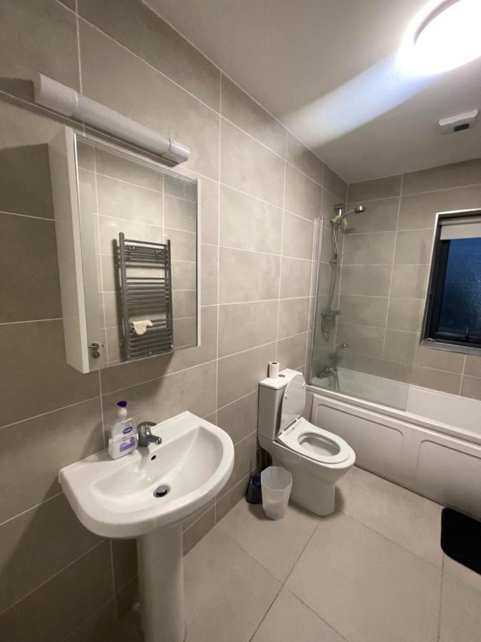 Private Room In A New Shared Apartment Мэйнут Экстерьер фото