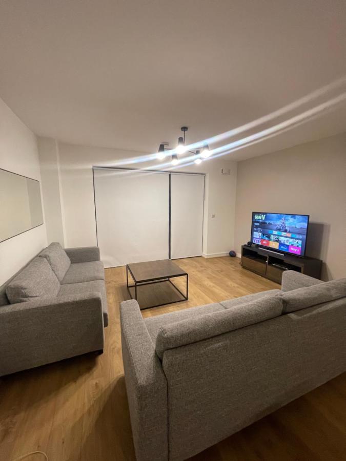 Private Room In A New Shared Apartment Мэйнут Экстерьер фото